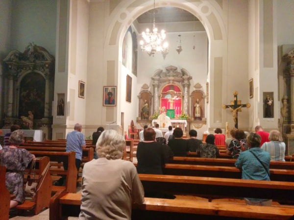 Blagoslov s Presvetim za vrijeme tijelovske osmine u župi sv. Križa, Varoš, Split
